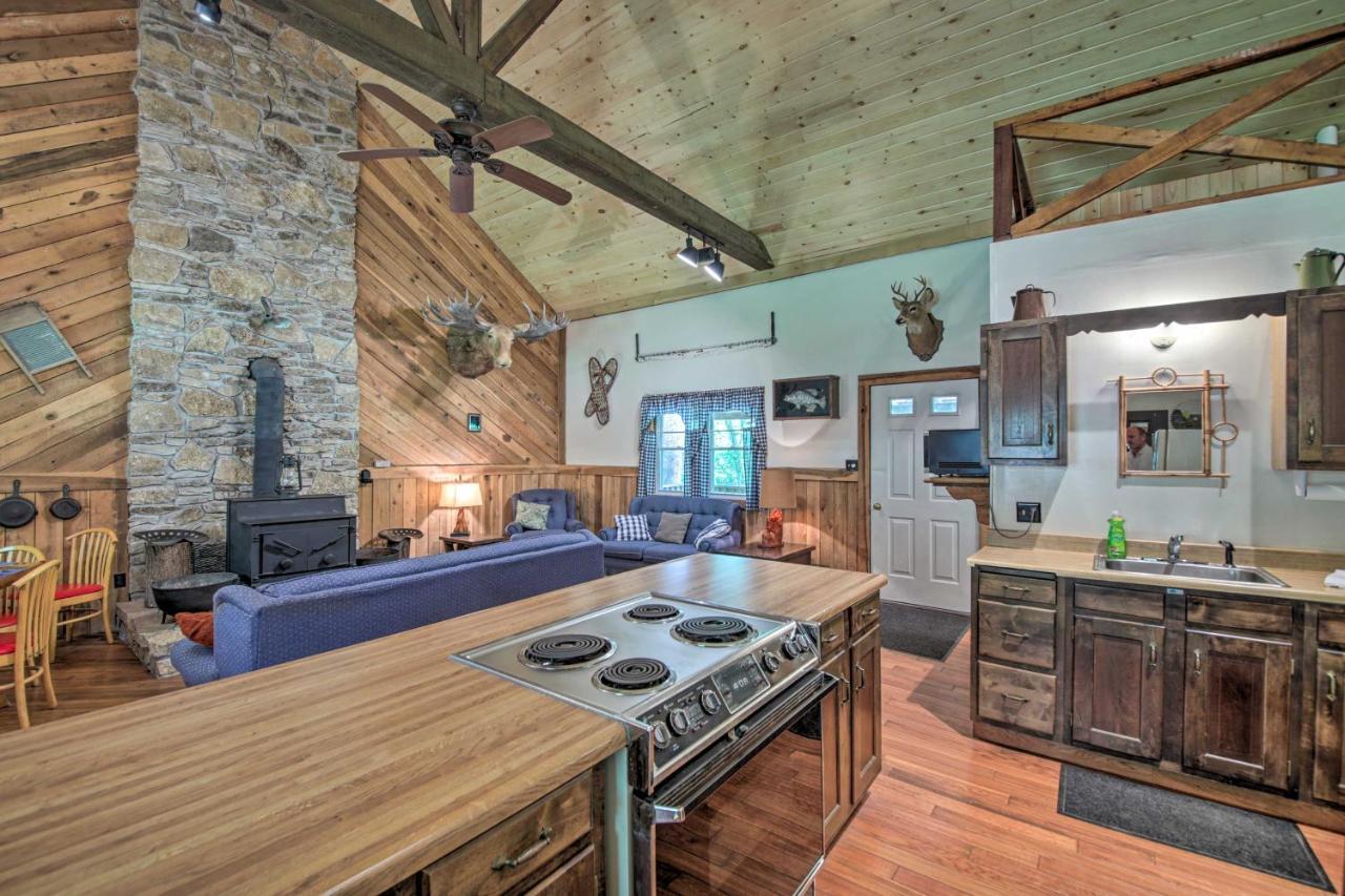 Waters Edge Retreat With Deck On Patoka Lake! Taswell 外观 照片