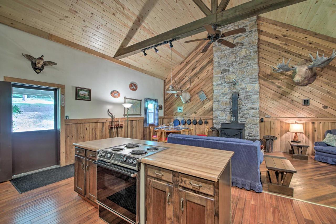 Waters Edge Retreat With Deck On Patoka Lake! Taswell 外观 照片